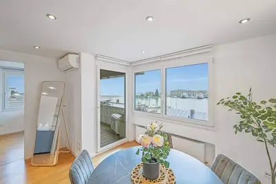 Image de book2stay: Lakeview Apartment