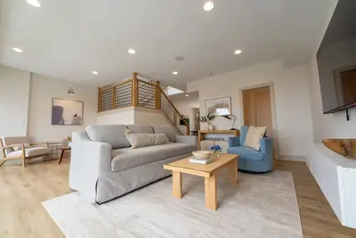 Image de Incredible Cincy City View Home - Rooftop Balcony! Plenty of Parking