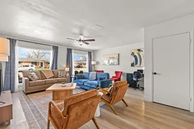 Image de Charming Home to Unwind w/ Firepit & Ample Space