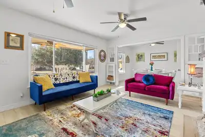 Image de Group Friendly Haven with Multiple Dining Rooms