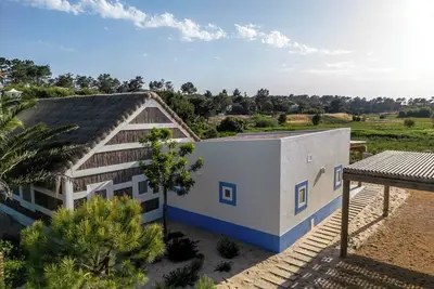 Image de Luxury Beach House - only a short walk to the sea