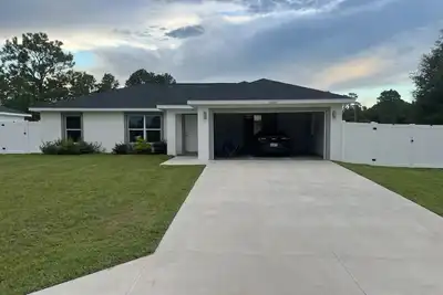 Image de New home, lake park less then 1min. The World Equestrian Center 15 minutes away.