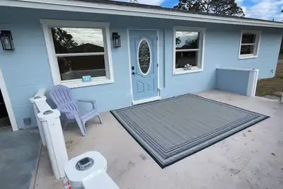 Image de The Beach Is Calling! ! 2-bedroom house in Venice with Ac, WiFi.