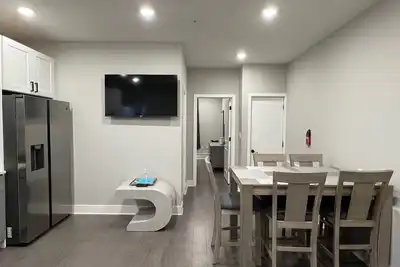 Image de Modern 3 Br 2 Ba with Outdoor Patio