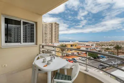 Image de Appartement de vacances 'Apartamento Sol Paraiso' avec vue sur la mer, piscine partagée et Wi-Fi
