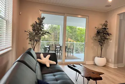 Image de Charming 3-bedroom house on the water in delightful Cortez minutes to the Beach