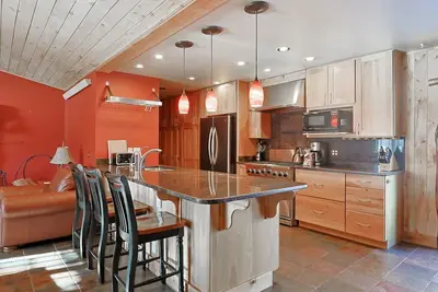 Image de Rmr: Timber Wolf Home in Wilson, Wy