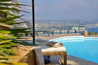 Image de Villa 'Searock Piscine Et Vue' avec vue sur la mer, Wi-Fi et climatisation