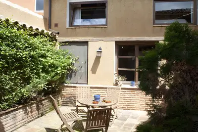 Image de Maison rurale 'El Encuentro' à l’architecture traditionnelle en adobe et bois