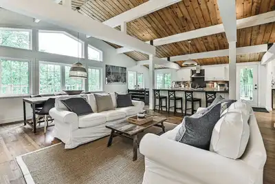 Image de La Maison Blanche | Hot tub & Sauna | Tremblant Living