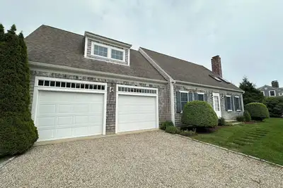 Chatham Charm Awaits - Family-Friendly Cottage Near Beaches & Local Attractions