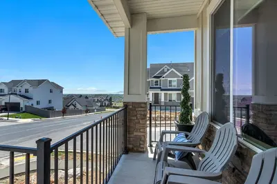 Image de Beautiful home in a prime location. Summer lakes and winter skiing in Park City