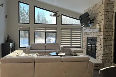 Image de Family friendly, from trails to playground!