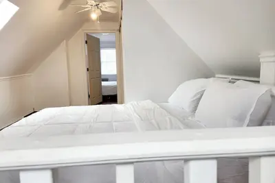 Image de Charming 3-bedroom house withAC in Dix Hills