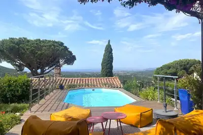 Image de Maison pour 4 personnes avec piscine privée et vue panoramique sur les îles et les collines à. . .