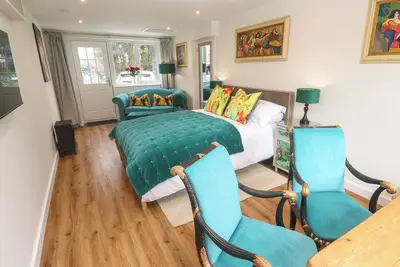 Elder Cottage Studio, pet friendly, with a garden in Ponsanooth