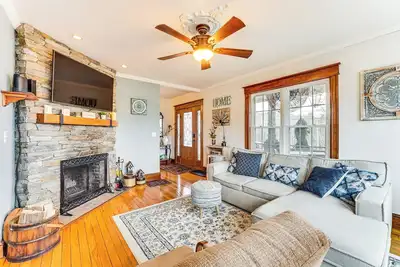 Image de Game Room, Yard & Fire Pit: Spacious Catskills Gem