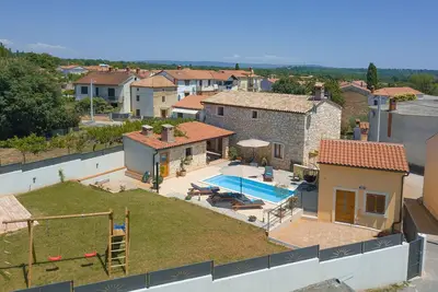 Image de Villa Tonin for 6 people near Pula with jacuzzi & children playground