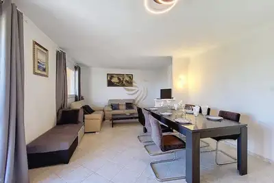 Image de 🏖️ Le Nid d'Aryuts - Beau T4 avec Terrasse & Parking