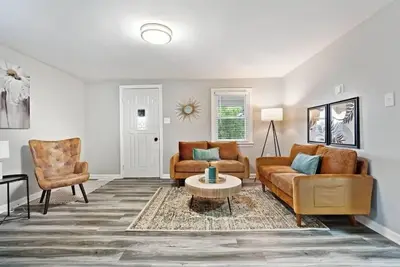 Image de Luxury 4-bedroom Family House in West Mifflin