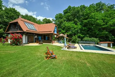 Image de Oldwine House Ložnjak by Villas Guide