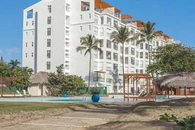 Image de 2bd/2ba fully-furnished beach apartment with pool
