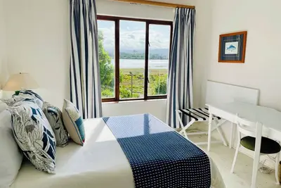 Enchanting 3-Bedroom Riverside Retreat in Plettenberg Bay: WiFi & Scenic Views