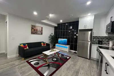Image de Cozy Brand-new 2-bedroom Basement with Lounge, Kitchen & Wifi
