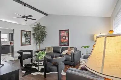 Image de Unwind in this newly updated 4-bedroom home