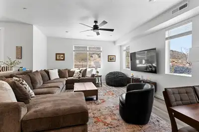 Image de Touch of Class - 5br - Hot Tub & Near Zion!