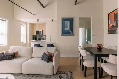 Image de Luxury Designer Penthouse | Gold Coast/Old Town