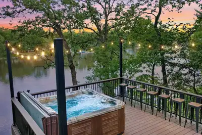 Image de Waterfront - Hot Tub - Sauna - Game Room - Pets