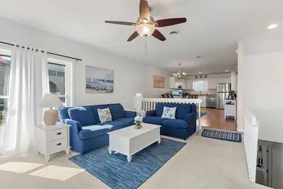 Image de Sea Escape: Semi-Oceanfront | Easy Beach Access