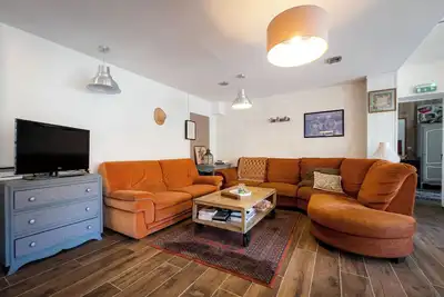 Image de Privatisez un ancien hôtel entre lac et océan - 14 pers