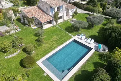 Image de Magnifique mas provençal à Vence avec piscine et grand jardin.