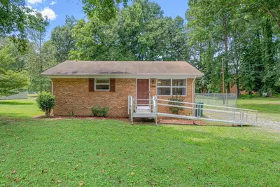 Image de New! Duke Ramp Champ 3br 3-Bedroom Apartment - Pets Allowed by Quantum Suites