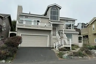 Image de Ocean Deck View! Spacious 5-bedroom with King Suites in Beach walk Cambria!