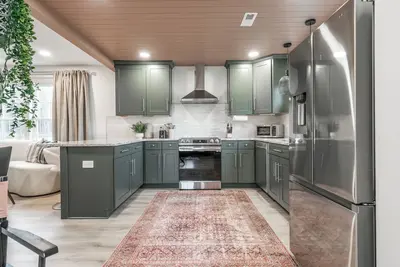 Image de Luxe Cottage w/ hot tub + firepit + library near lake. Pet friendly!