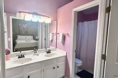 Image de Cozy Ranch House w/ Sunroom, Enjoy Autumn in Nc