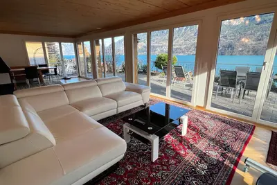 Image de Chalet-Alpine & Lake View, 4 BRs, Central Ac, sleeps 8-Niederried bei Interlaken