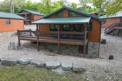 Image de Lake Shores- Cozy Cabin- Boat Slip & Scenic Views!