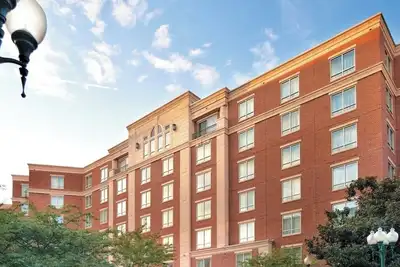 Image de Home away from home. Beautiful Old Town Alexandria Two 2br 2ba Suites