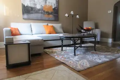 Image de King and Queen 2-bedroom house on mountainside Pittsburgh with Ac, WiFi etc.