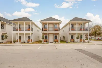 Image de Traditions: New Home, 2mi-A&M/Wlk-Legends Evnt Ctr