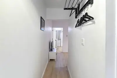 Image de Chic 1-bedroom apartment with fitness room and Ac in vibrant Montréal