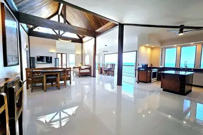 Image de Breathtaking Oceanfront Home on Lava Rock Beach.