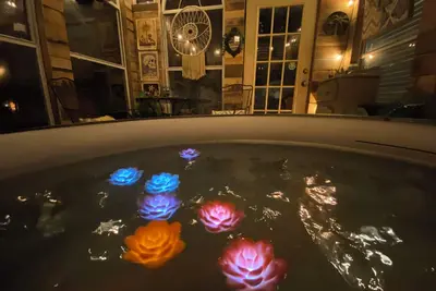 Image de Intimacy Suite- AdultRoom-Spa House w/Hot Tub-420 Friendly-Hiking trails & more!