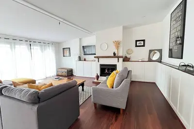 Image de The Loft of Annandale\nFunky oversized warehouse apartment in the village heart