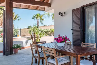 Image de Appartement 'Con Veranda E Cucina' avec vue sur les montagnes, Wi-Fi et climatisation