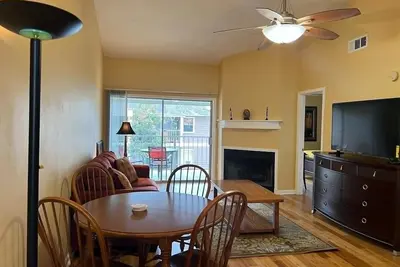 Image de Cozy 1-bedroom condo with WiFi, Ac in tranquil Gretna